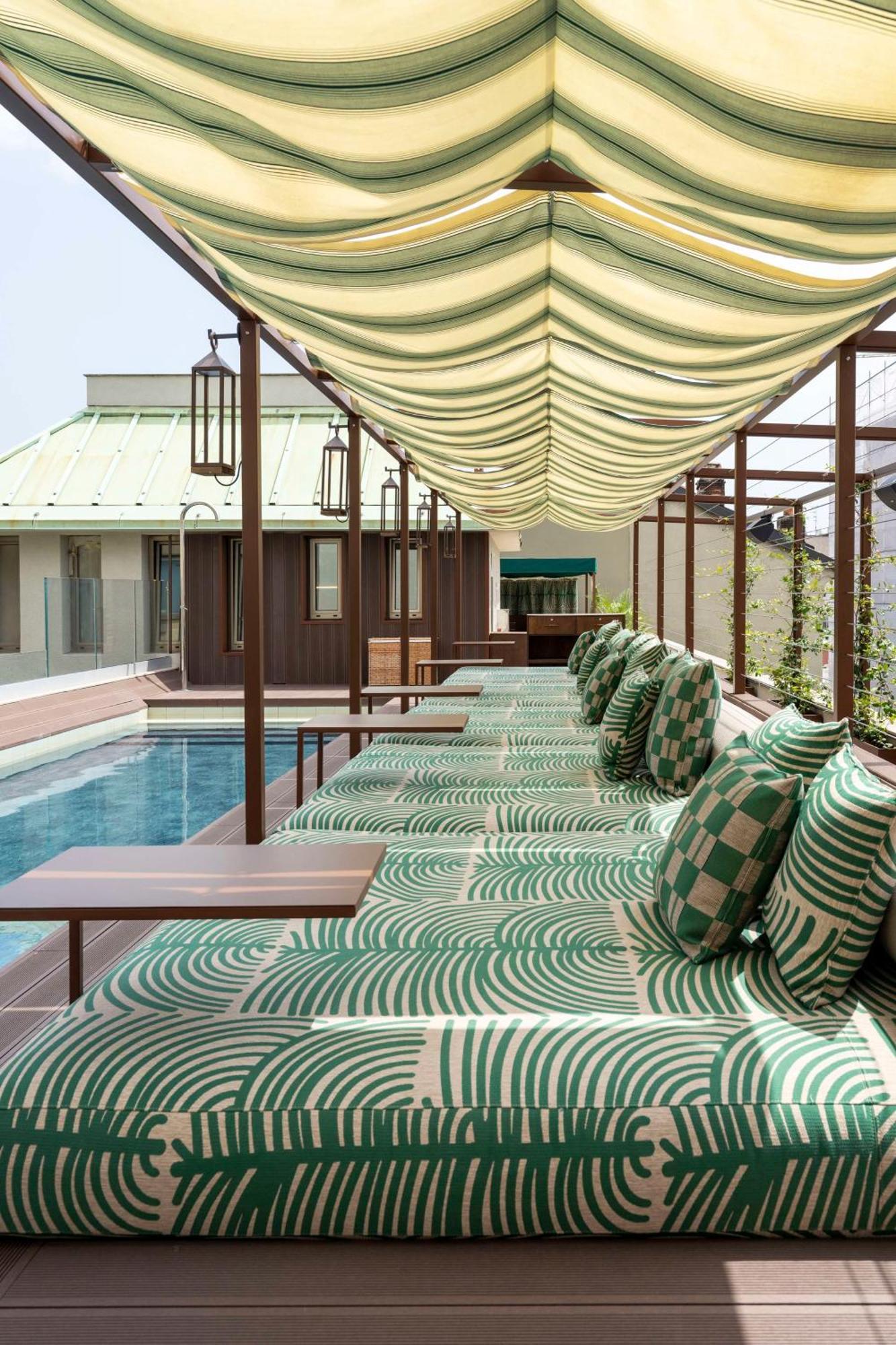 Radisson Collection Hotel, Santa Sofia Milan Exterior photo The rooftop pool at the Mandarin Oriental, Paris