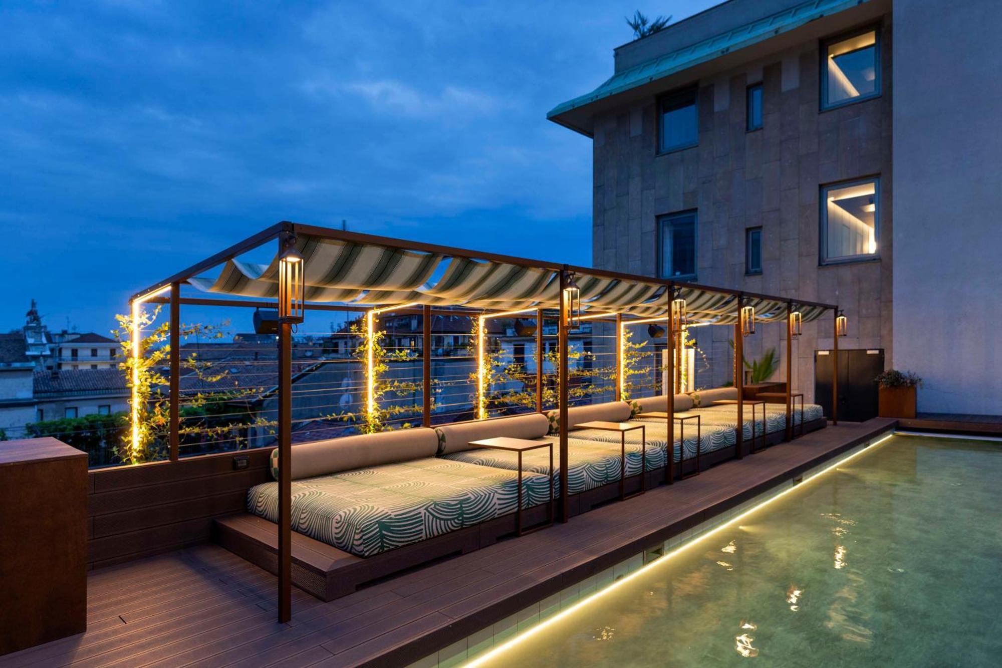 Radisson Collection Hotel, Santa Sofia Milan Exterior photo The rooftop bar at the Mandarin Oriental